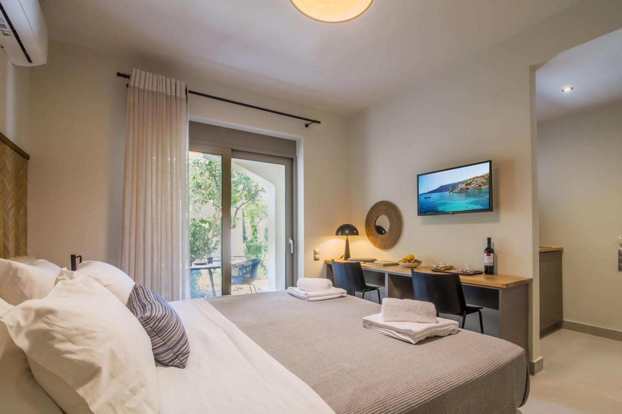 Blue Symphony Suites Apartments Никиана Экстерьер фото